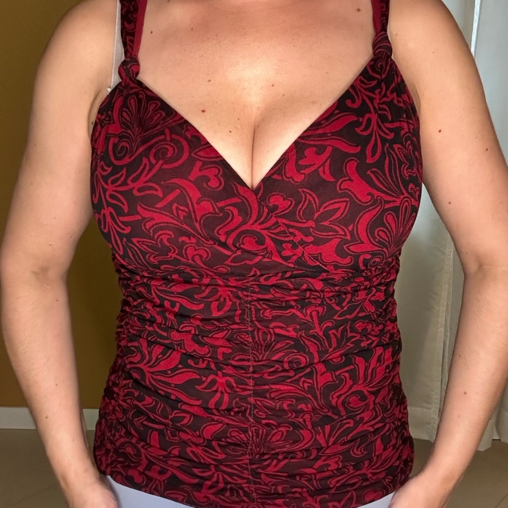 Perfect red and black top